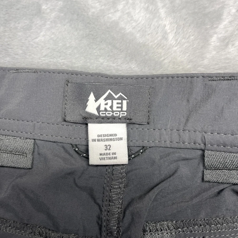 REI Co-op Shorts Mens 32 Asphalt Gray Sahara Cargo Pockets Relaxed Fit UPF 50